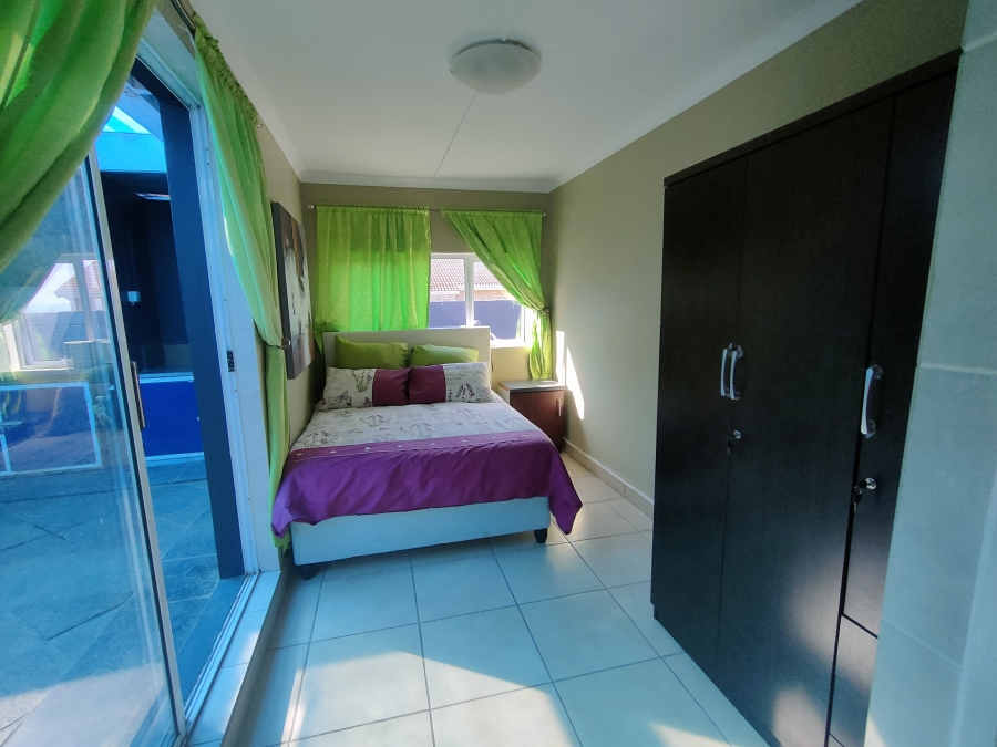 8 Bedroom Property for Sale in Wavecrest Eastern Cape